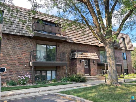 Condominium in Sioux Falls SD 3556 S Gateway Blvd Boulevard #203.jpg