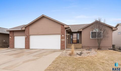 Single Family Residence in Sioux Falls SD 5544 Wexford Ct Court.jpg
