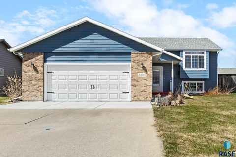 Single Family Residence in Sioux Falls SD 5301 S Galway Ave Avenue.jpg
