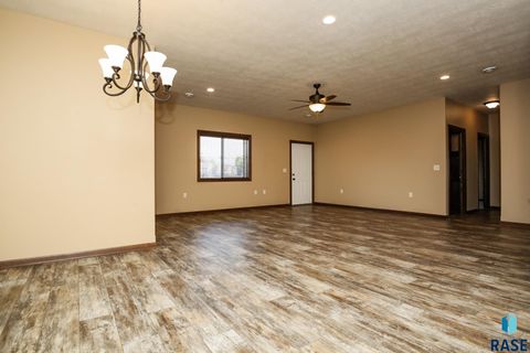 Townhouse in Sioux Falls SD 6400 S Keller Cir Circle 4.jpg