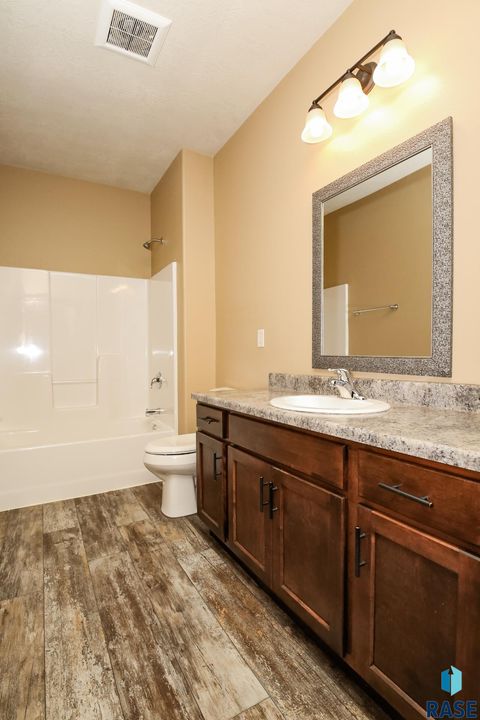 Townhouse in Sioux Falls SD 6400 S Keller Cir Circle 22.jpg