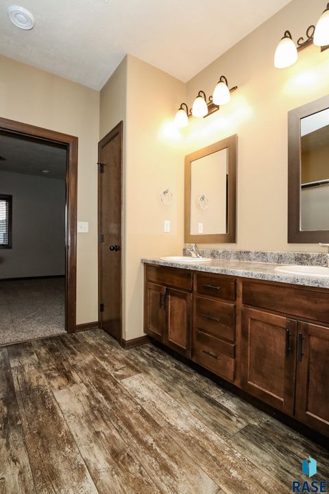 Townhouse in Sioux Falls SD 6400 S Keller Cir Circle 15.jpg