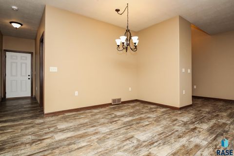 Townhouse in Sioux Falls SD 6400 S Keller Cir Circle 3.jpg