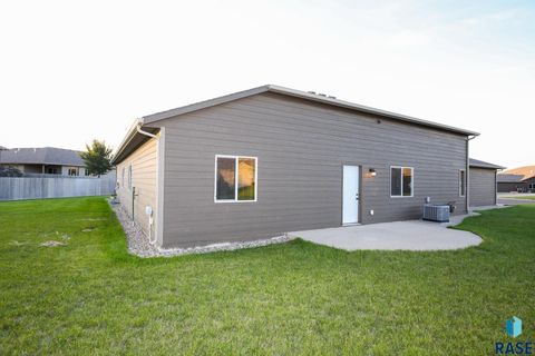 Townhouse in Sioux Falls SD 6400 S Keller Cir Circle 24.jpg