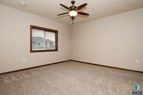 Townhouse in Sioux Falls SD 6400 S Keller Cir Circle 17.jpg