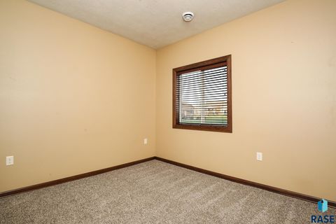 Townhouse in Sioux Falls SD 6400 S Keller Cir Circle 19.jpg