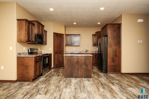 Townhouse in Sioux Falls SD 6400 S Keller Cir Circle 8.jpg