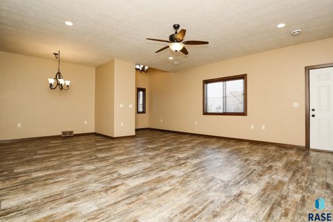 Townhouse in Sioux Falls SD 6400 S Keller Cir Circle 2.jpg
