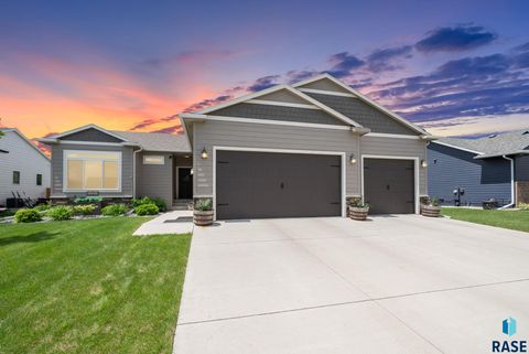 Single Family Residence in Sioux Falls SD 5205 S Eastwind Ave Avenue.jpg