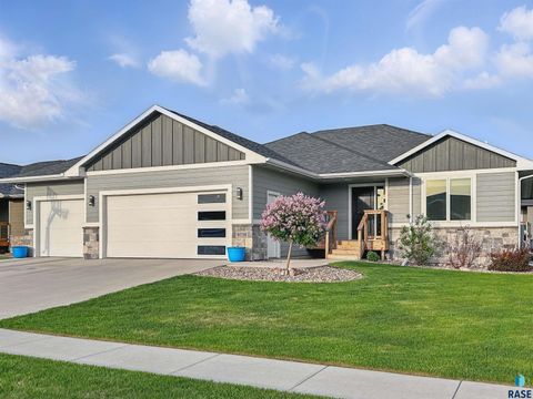 Single Family Residence in Sioux Falls SD 4016 S Home Plate Ave Avenue.jpg