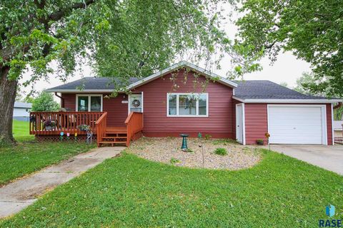 Single Family Residence in Garretson SD 109 N Frank Ave Avenue.jpg