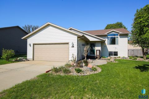 Single Family Residence in Brandon SD 421 N Tamarac Ave Avenue.jpg