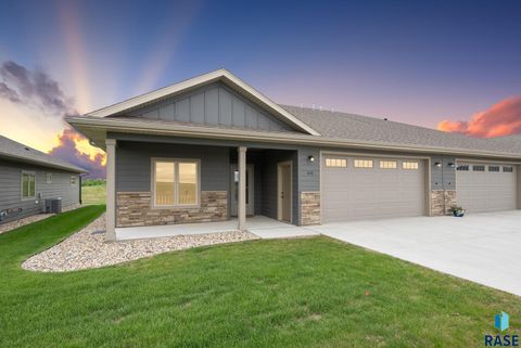 Townhouse in Beresford SD 608 Ash Creek Dr Drive.jpg