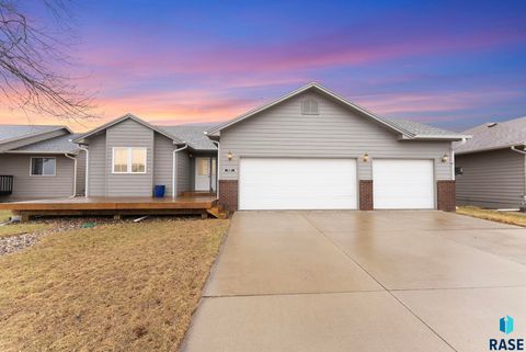 Single Family Residence in Sioux Falls SD 5805 N Gold Nugget Ave Avenue.jpg
