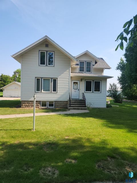 Single Family Residence in Hills MN 313 E 2nd St Street.jpg