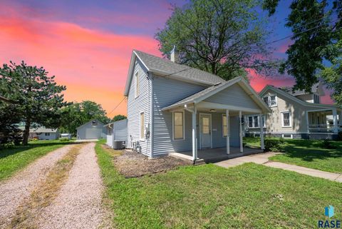 Single Family Residence in Canton SD 307 S Johnson St Street.jpg