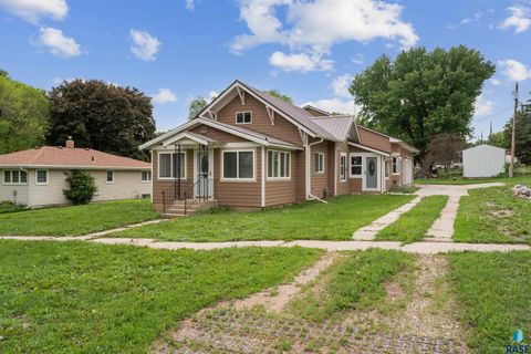 Single Family Residence in Alcester SD 207 W 3rd St Street.jpg