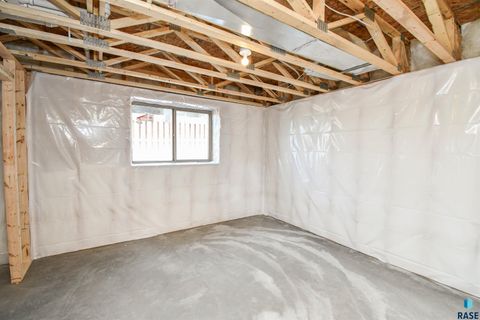 Single Family Residence in Sioux Falls SD 1709 E Wallin Cir Circle 43.jpg
