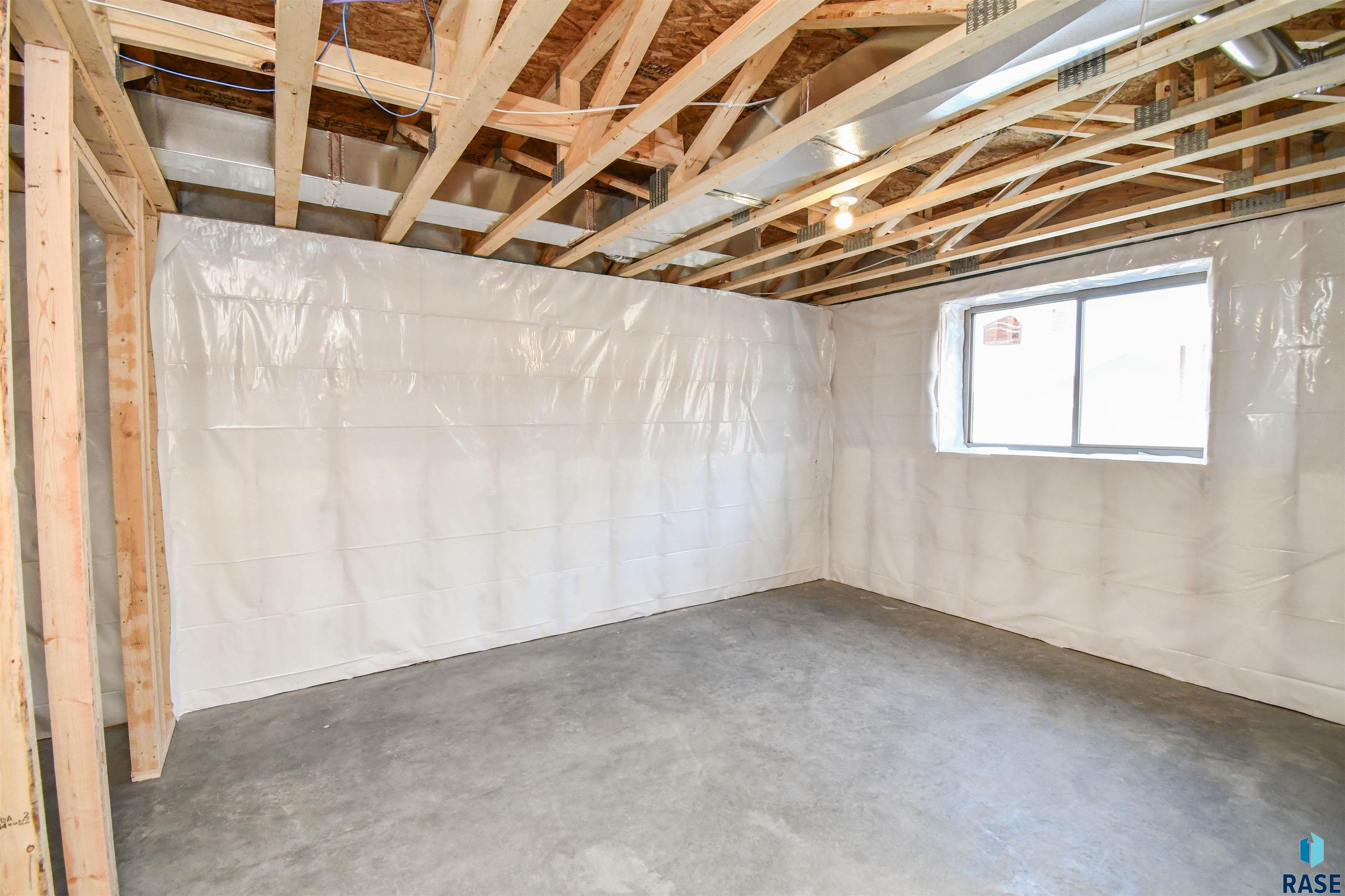 Single Family Residence in Sioux Falls SD 1709 E Wallin Cir Circle 46.jpg