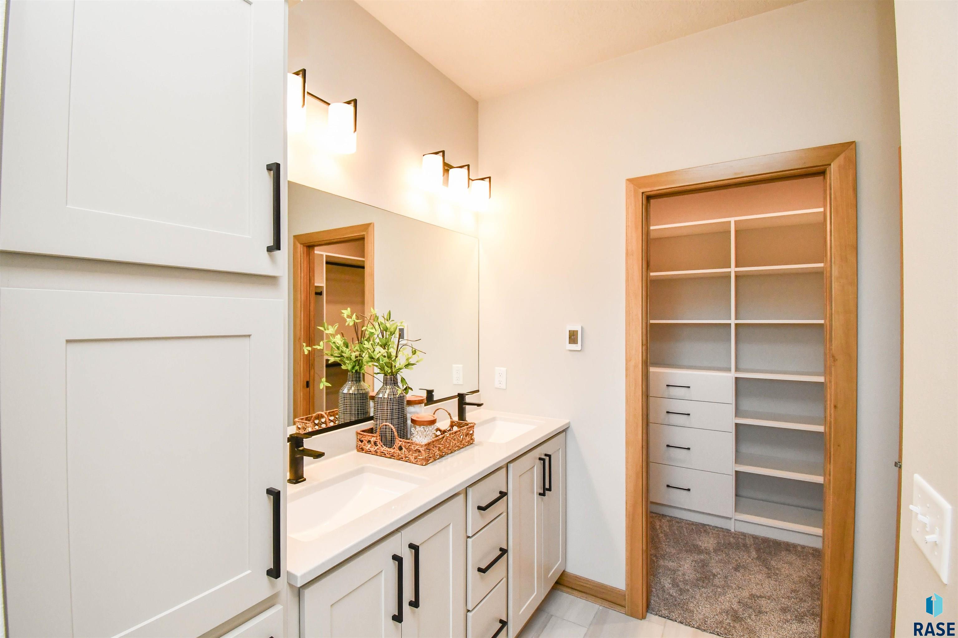 Single Family Residence in Sioux Falls SD 1709 E Wallin Cir Circle 28.jpg