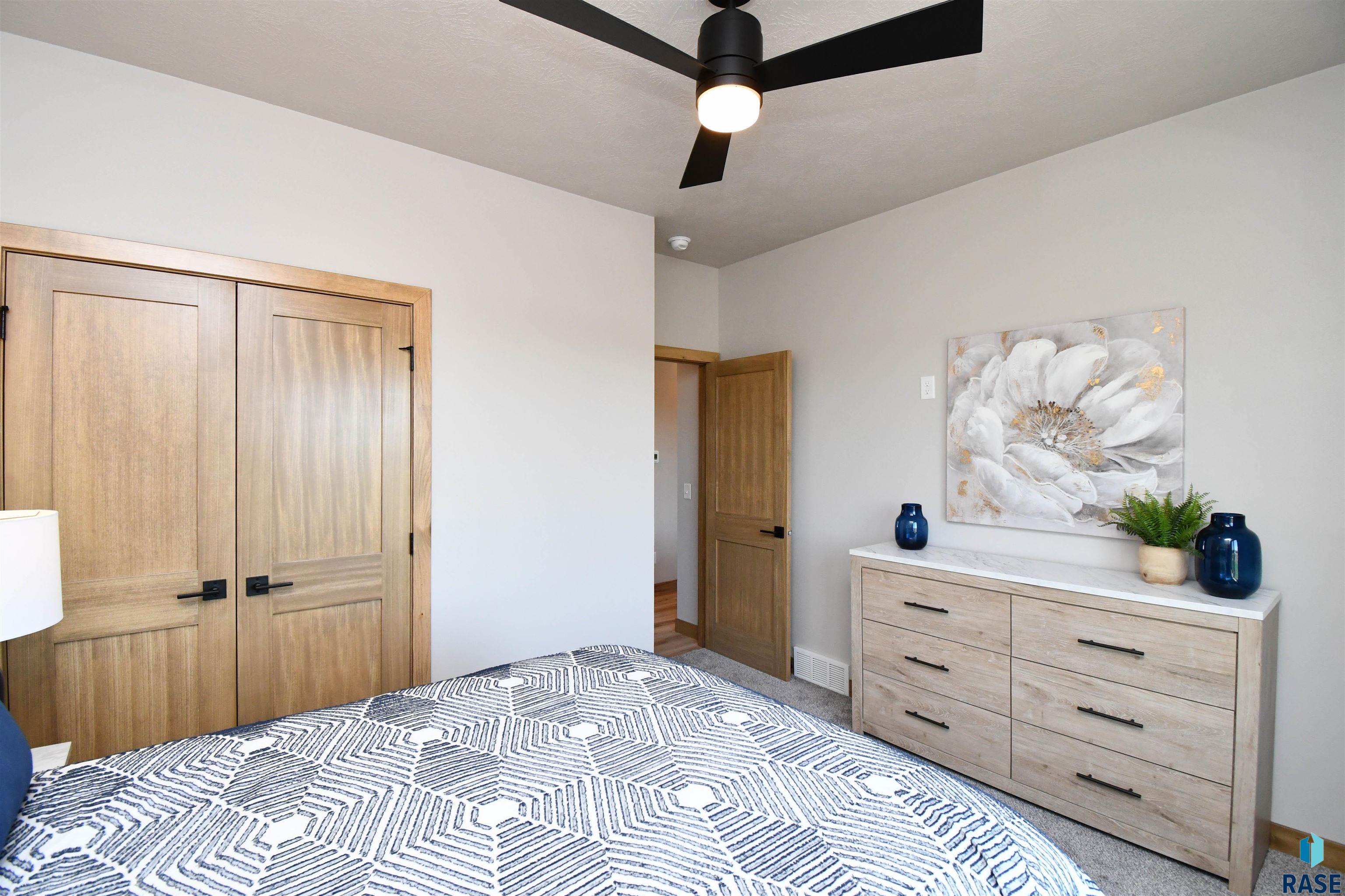 Single Family Residence in Sioux Falls SD 1709 E Wallin Cir Circle 35.jpg