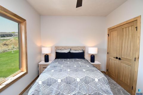 Single Family Residence in Sioux Falls SD 1709 E Wallin Cir Circle 33.jpg