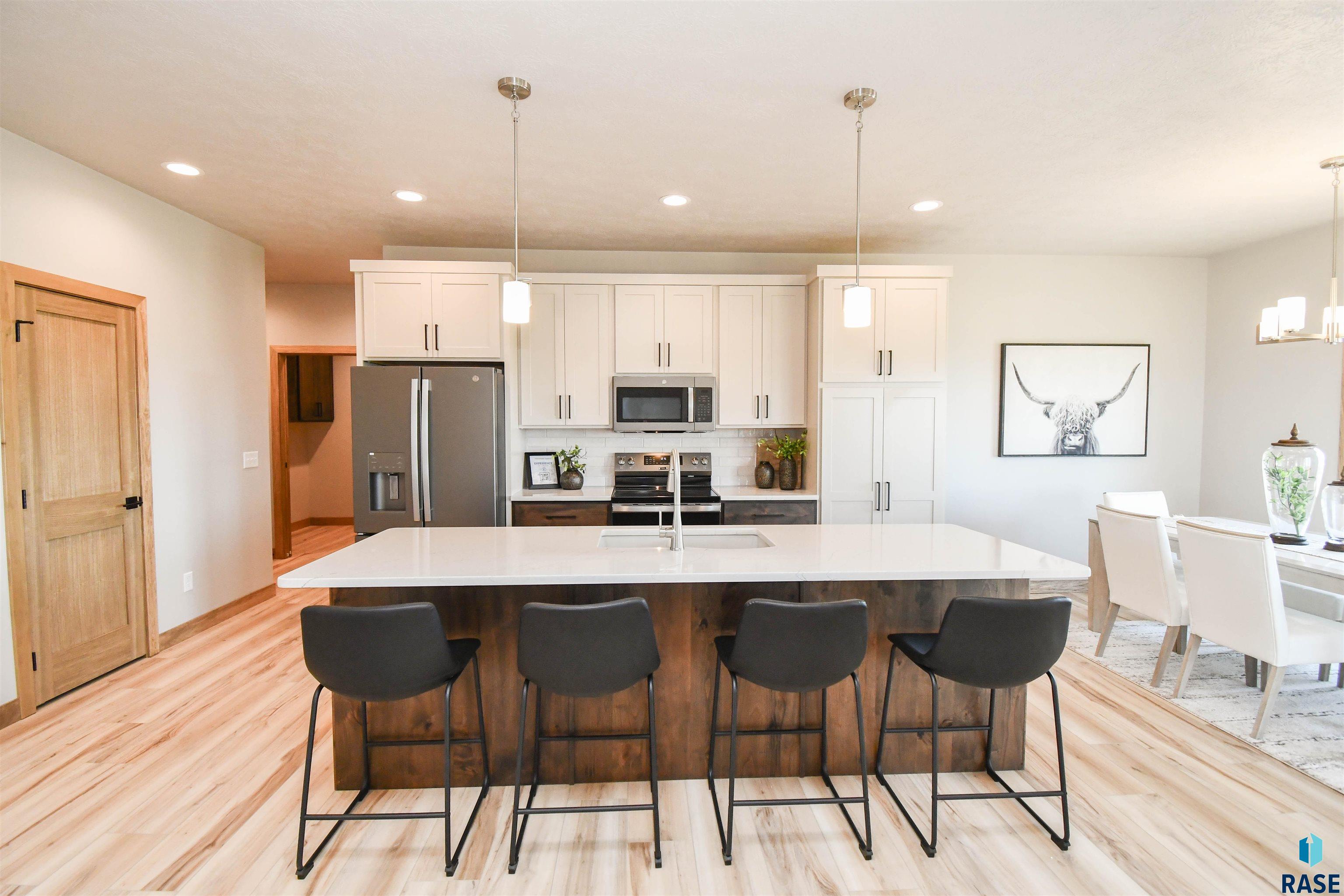 Single Family Residence in Sioux Falls SD 1709 E Wallin Cir Circle 1.jpg