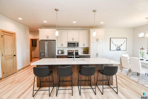 Single Family Residence in Sioux Falls SD 1709 E Wallin Cir Circle 1.jpg