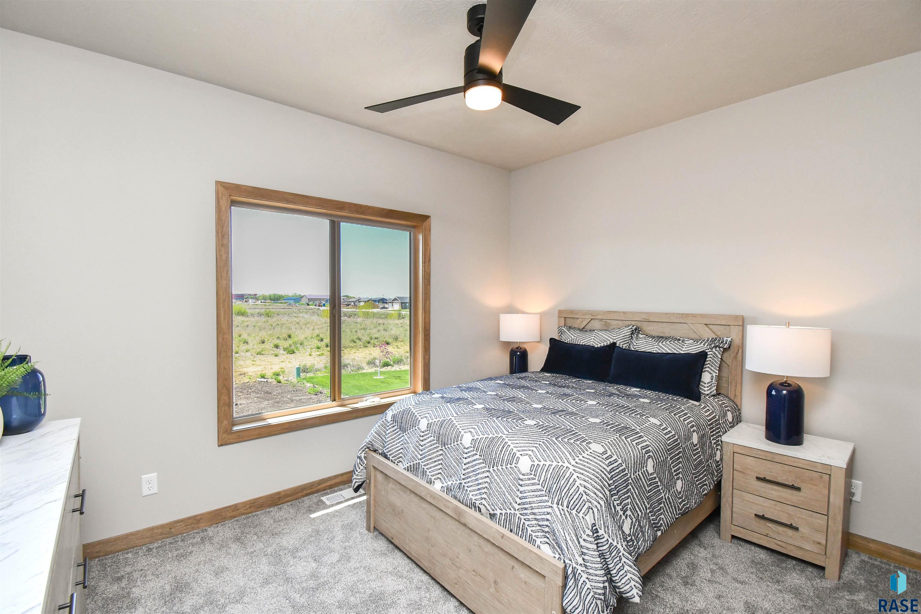 Single Family Residence in Sioux Falls SD 1709 E Wallin Cir Circle 32.jpg