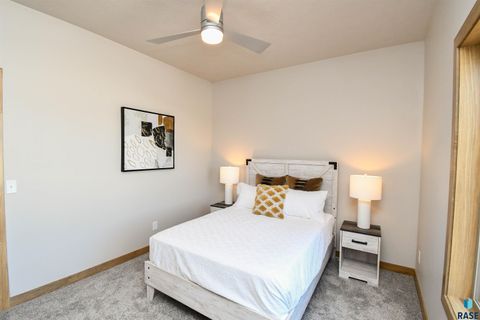 Single Family Residence in Sioux Falls SD 1709 E Wallin Cir Circle 39.jpg
