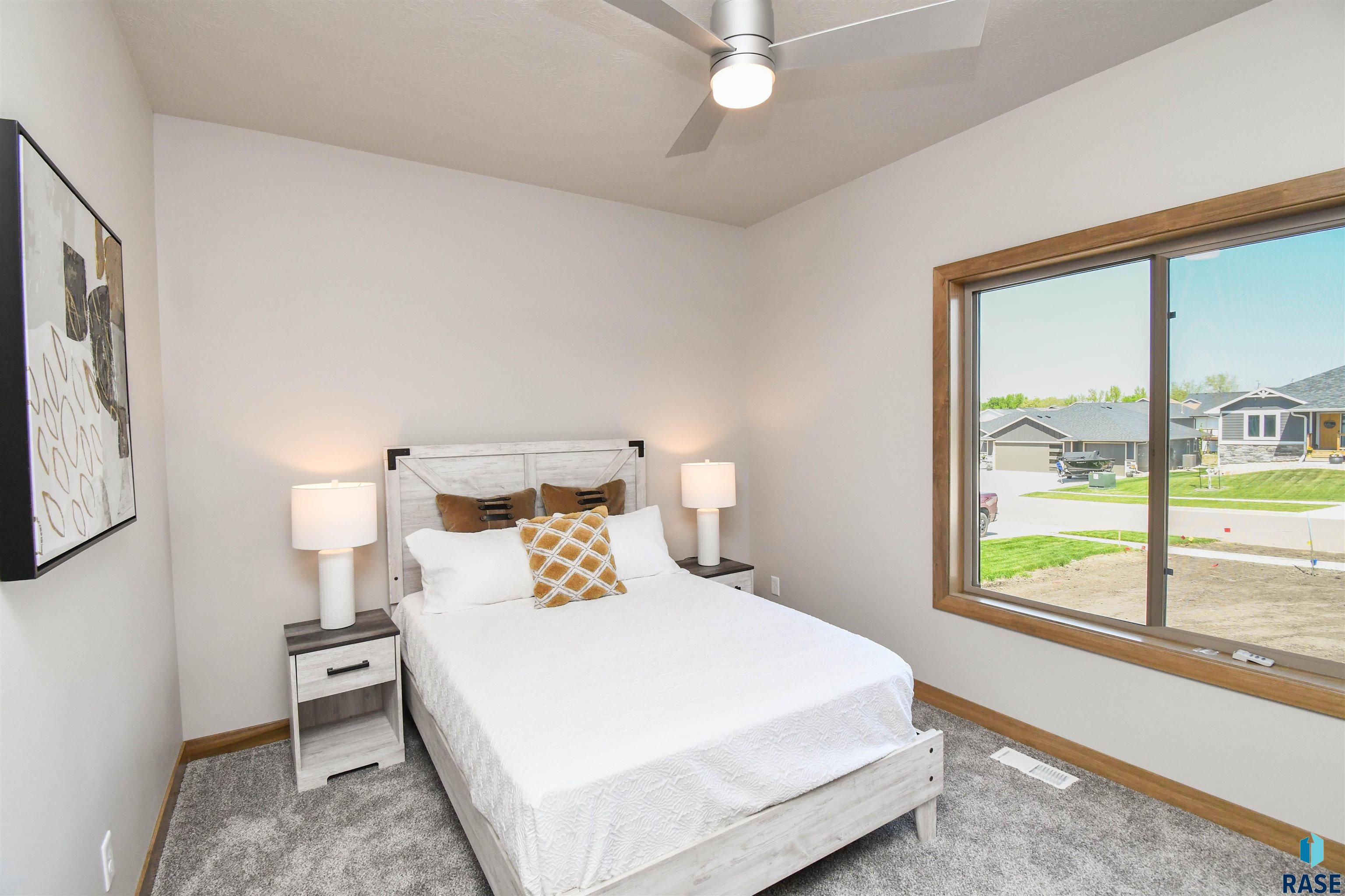 Single Family Residence in Sioux Falls SD 1709 E Wallin Cir Circle 37.jpg