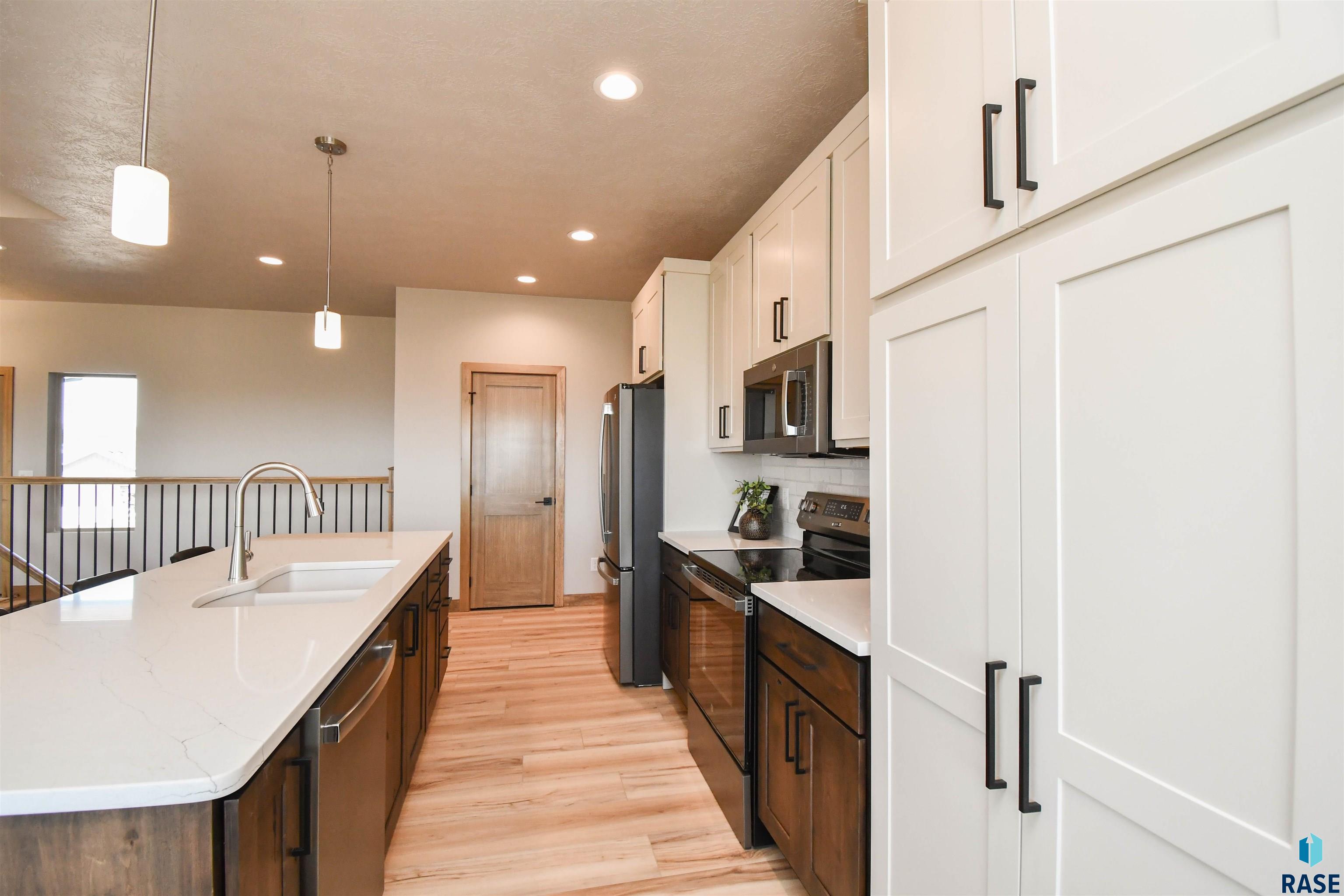 Single Family Residence in Sioux Falls SD 1709 E Wallin Cir Circle 14.jpg