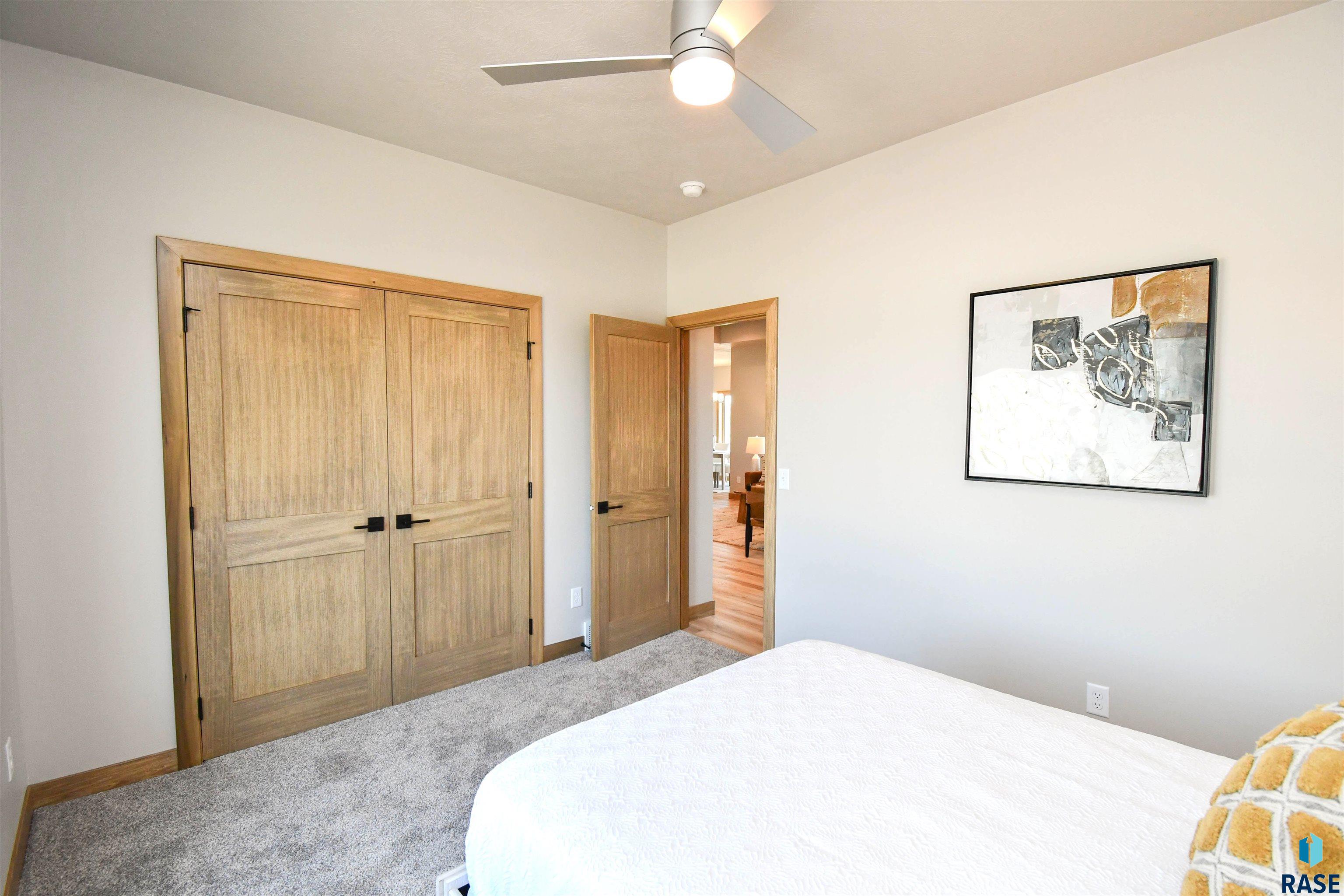 Single Family Residence in Sioux Falls SD 1709 E Wallin Cir Circle 40.jpg