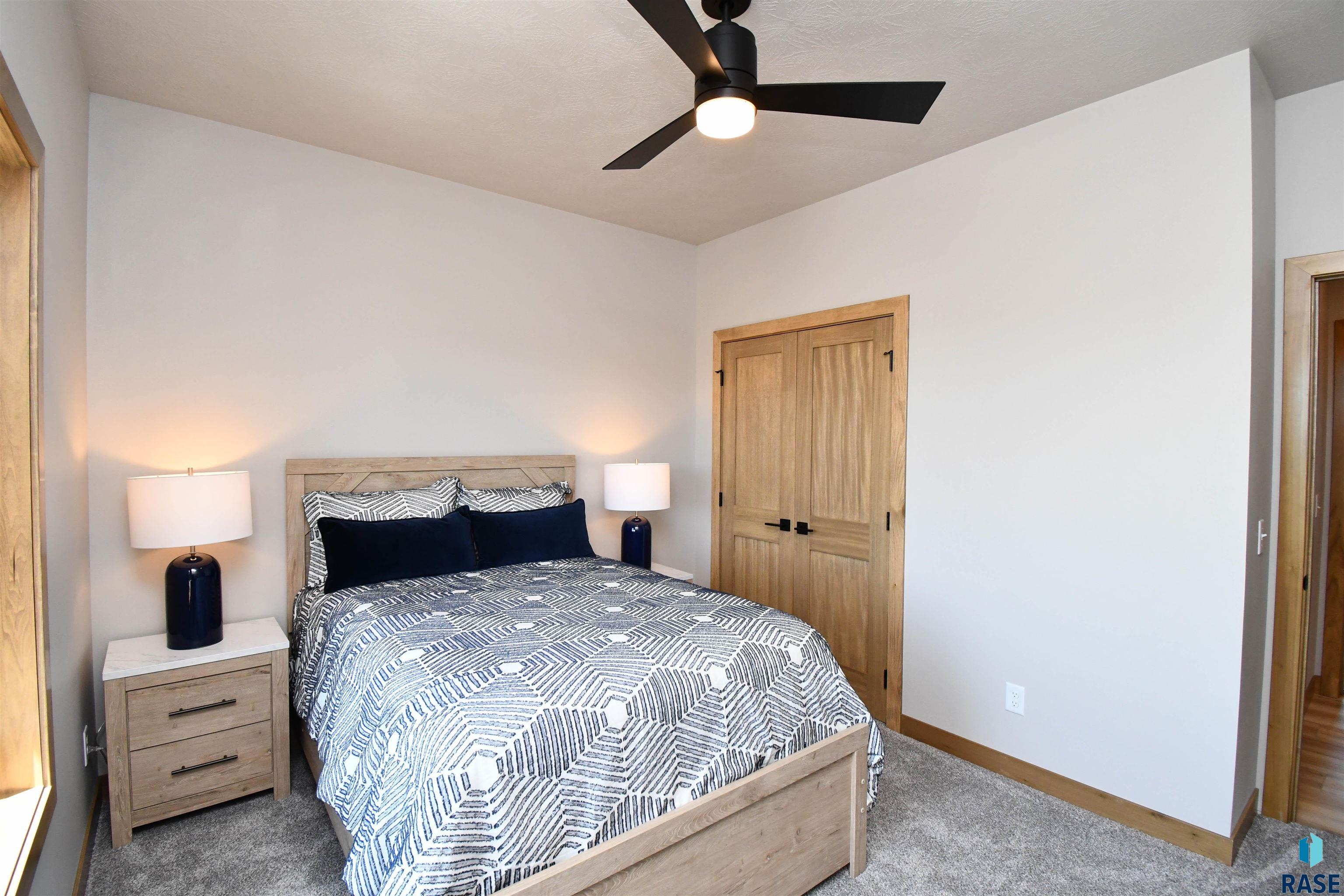 Single Family Residence in Sioux Falls SD 1709 E Wallin Cir Circle 34.jpg