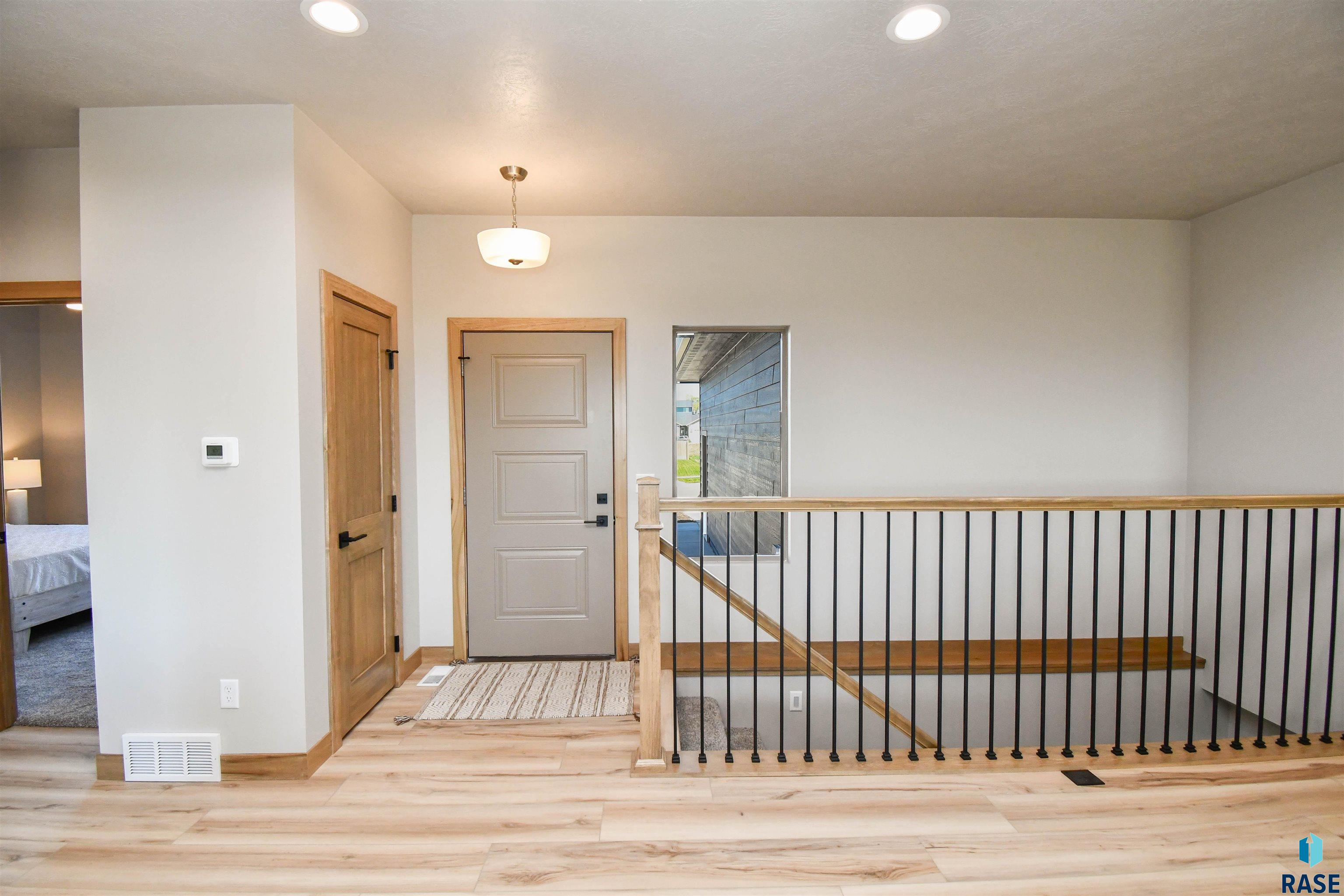 Single Family Residence in Sioux Falls SD 1709 E Wallin Cir Circle 7.jpg