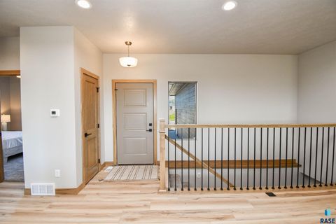 Single Family Residence in Sioux Falls SD 1709 E Wallin Cir Circle 7.jpg