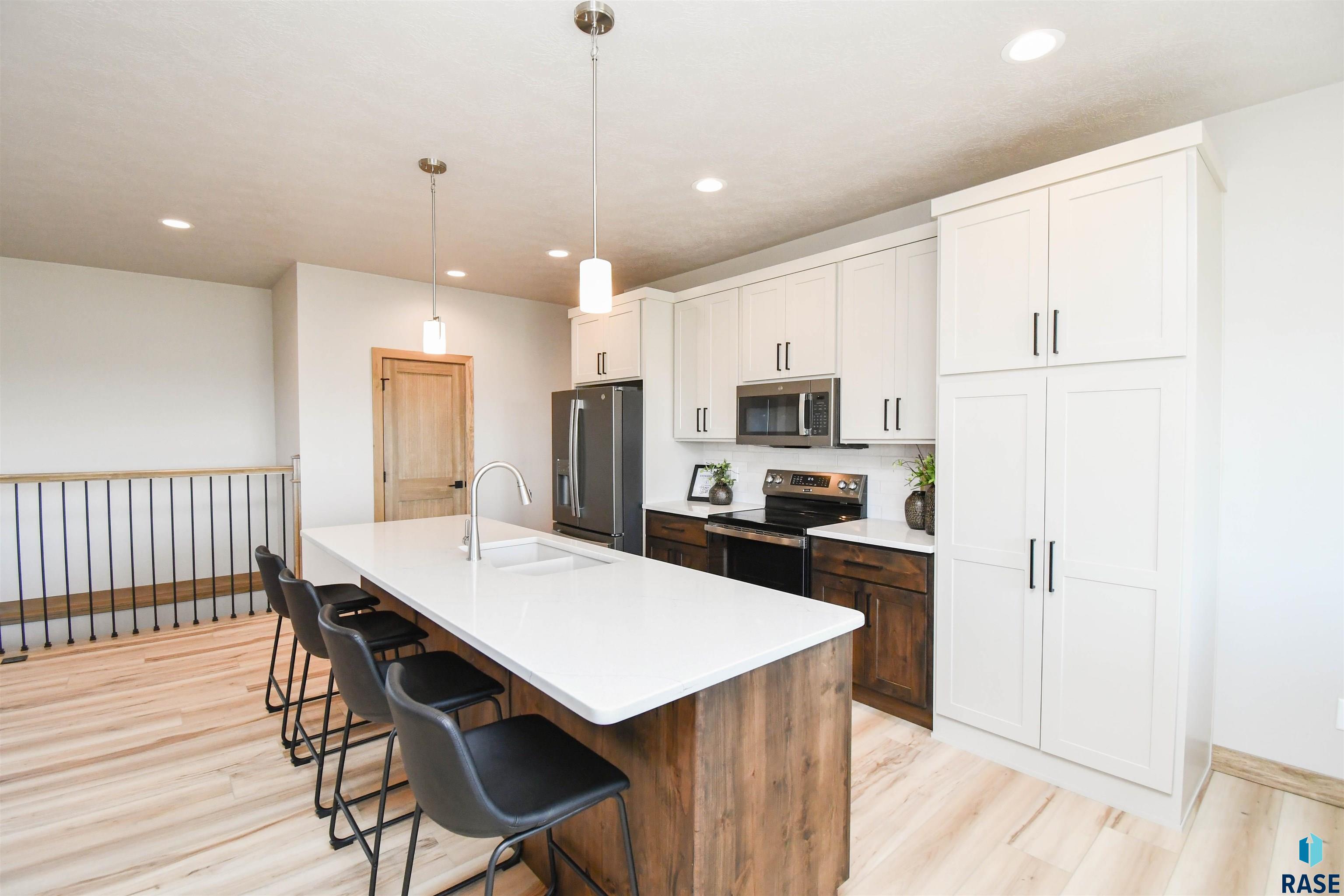 Single Family Residence in Sioux Falls SD 1709 E Wallin Cir Circle 8.jpg