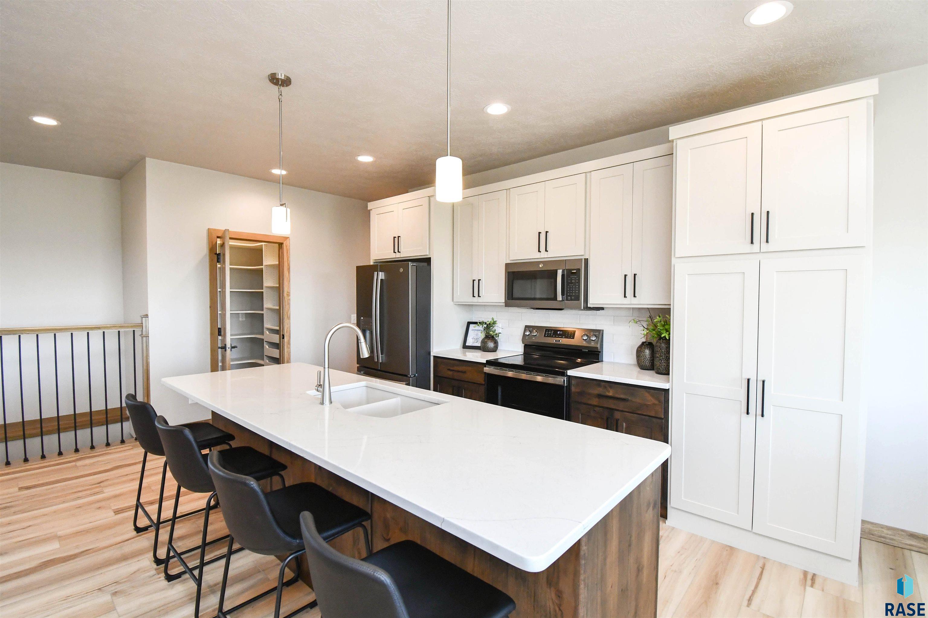 Single Family Residence in Sioux Falls SD 1709 E Wallin Cir Circle 9.jpg