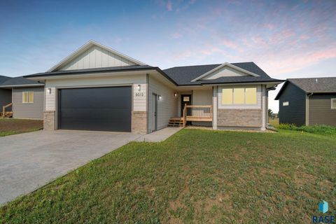 Single Family Residence in Sioux Falls SD 6013 N Seubert Ave Avenue.jpg