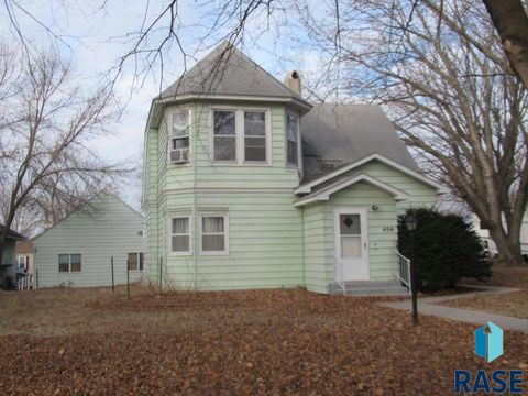 Single Family Residence in Hills MN 404 S Main Ave Avenue.jpg