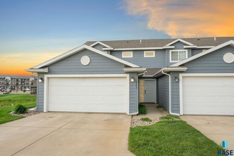 Townhouse in Sioux Falls SD 1323 N Fir Pl Place.jpg