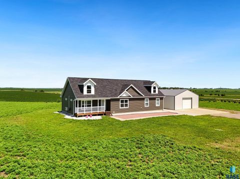 Single Family Residence in Chancellor SD 46098 274th St Street.jpg