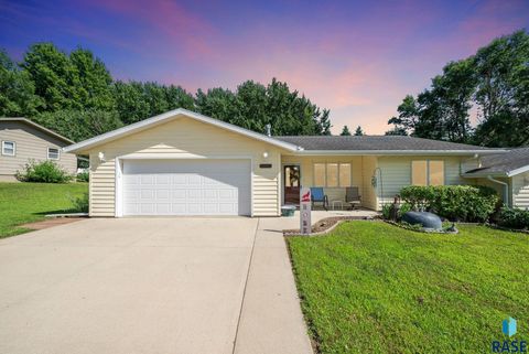 Townhouse in Alcester SD 407 Lincoln Dr Drive.jpg