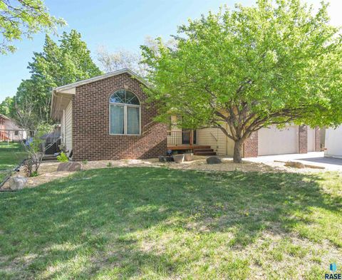 Single Family Residence in Harrisburg SD 806 E Chestnut St Street.jpg