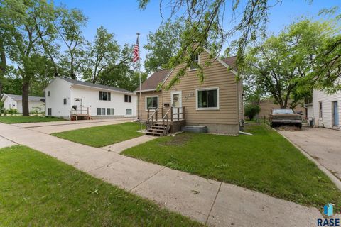 Single Family Residence in Sioux Falls SD 517 S Summit Ave Avenue.jpg