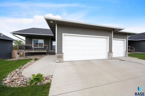 Single Family Residence in Hartford SD 812 Trojan Ave Avenue.jpg