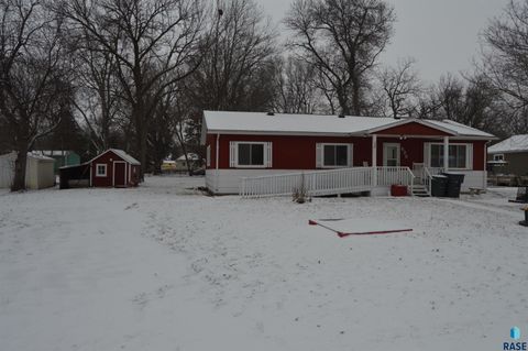 Single Family Residence in Luverne MN 620 W Fletcher St Street.jpg