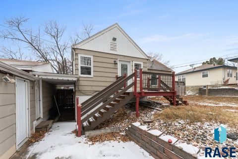 Single Family Residence in Sioux Falls SD 2720 S Summit Ave Avenue.jpg