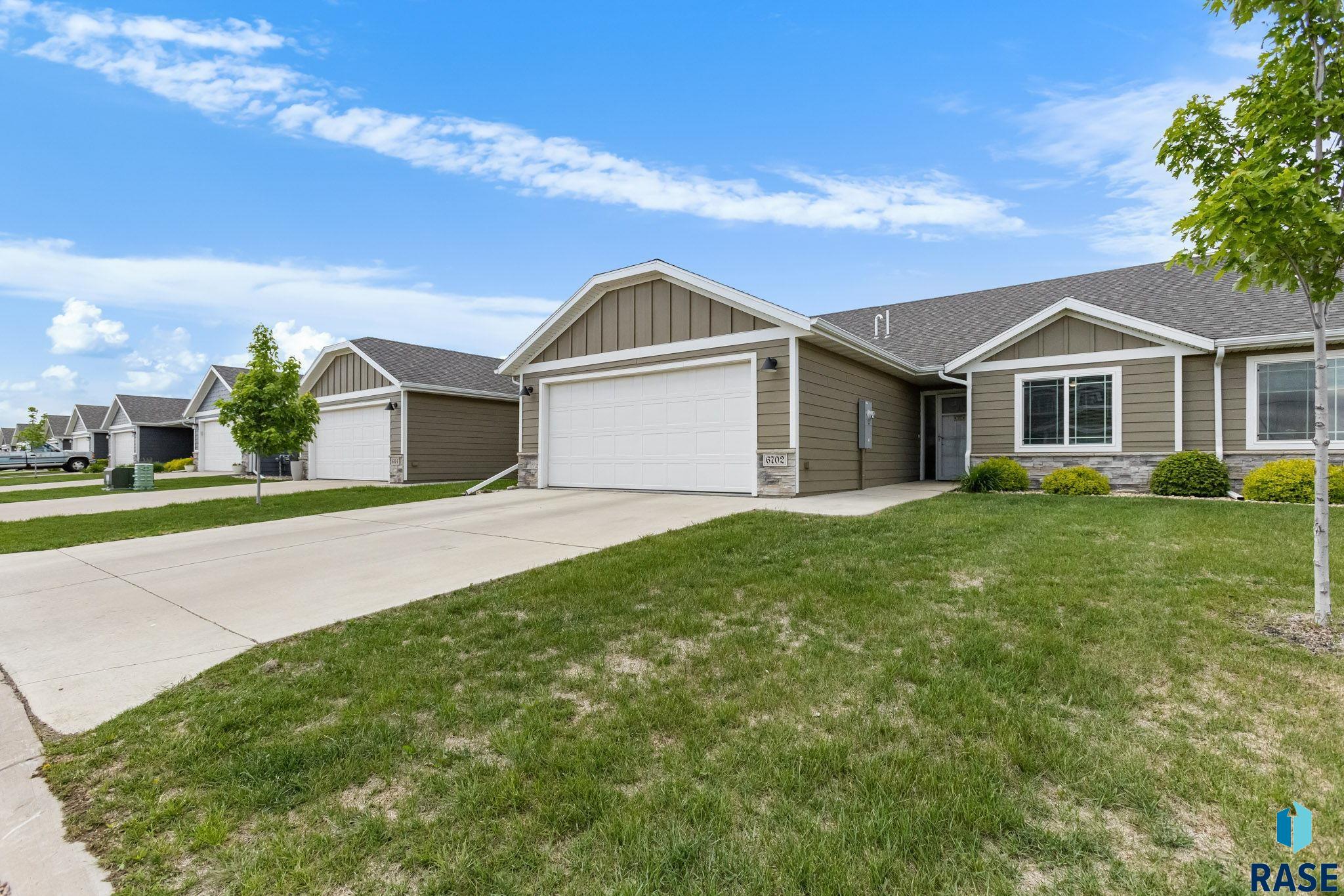 Townhouse in Sioux Falls SD 6702 W Gresford Pl Place 0.jpg