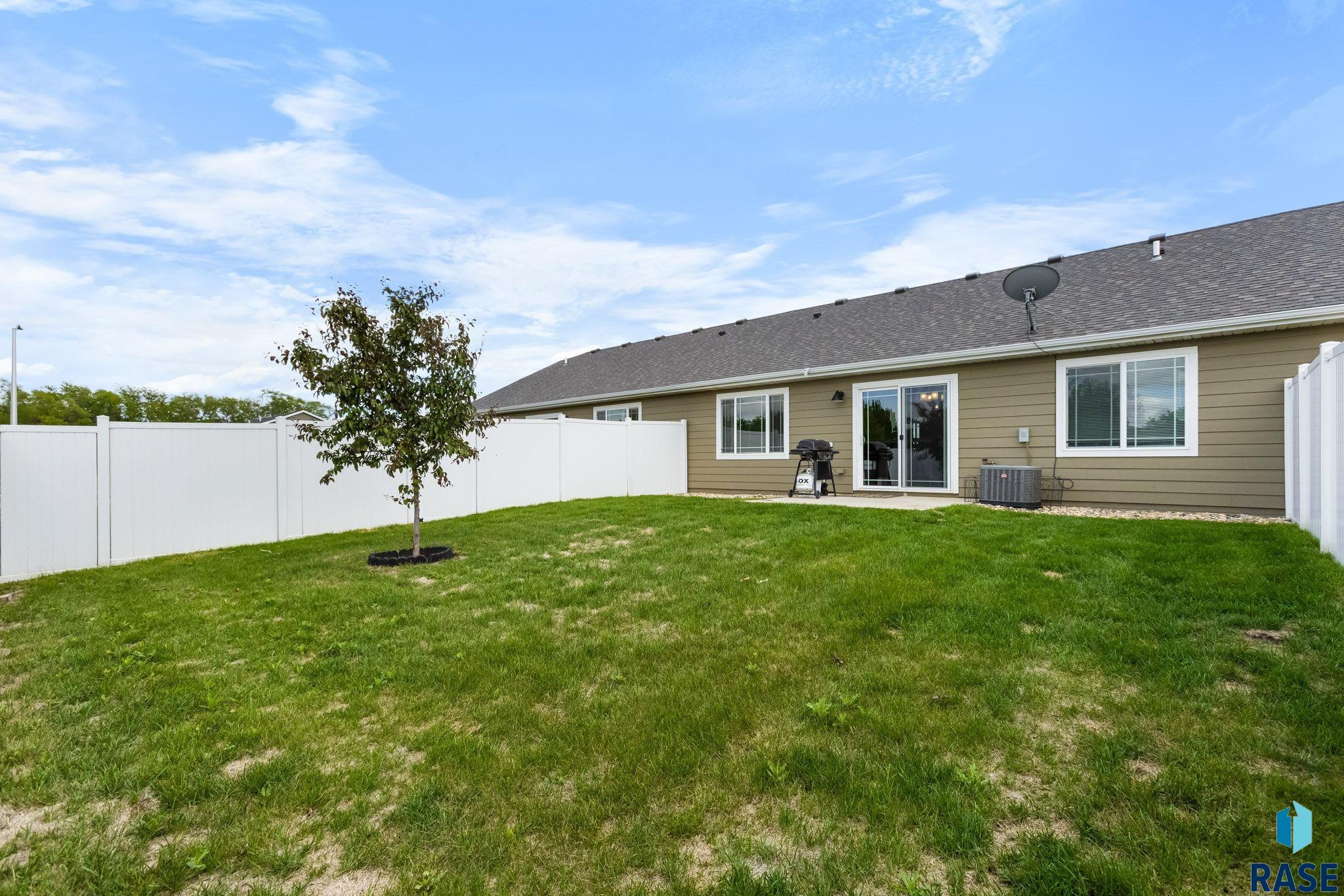 Townhouse in Sioux Falls SD 6702 W Gresford Pl Place 14.jpg